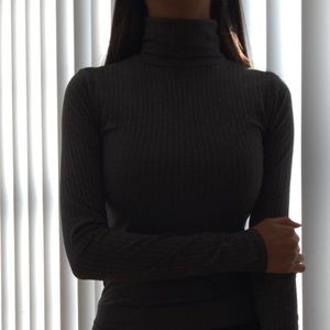 Grey ribbed turtleneck